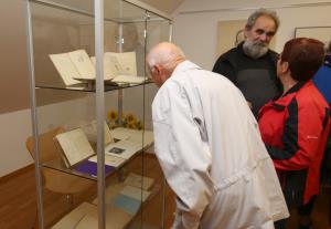 OTVORITEV RAZSTAVE OB 140 LETNICI CERKNIŠKE NARODNE ČITALNICE 15 FOTO LJUBO VUKELIČ